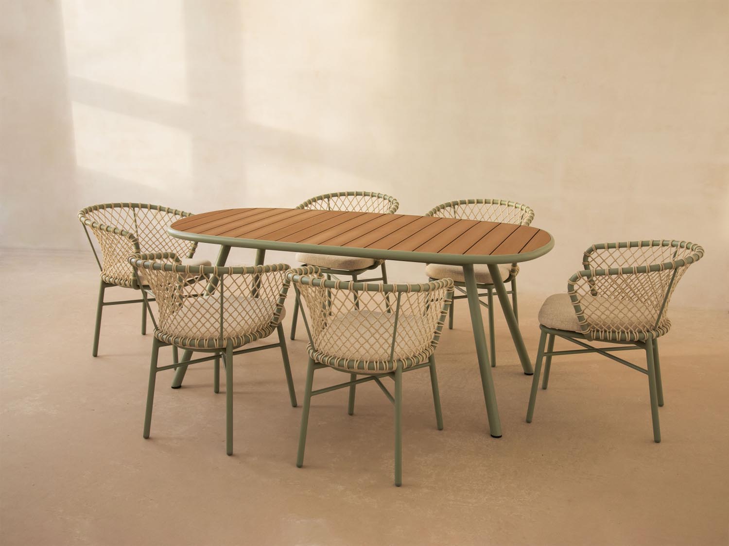 Outdoor-Tisch Niublau 6 Plätze, 180x90 in präsentiert im Onlineshop von KAQTU Design AG. Gartentisch ist von Micadoni