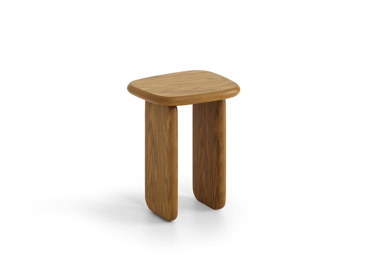 Rechteckiger Beistelltisch aus Holz in schwarzer Eichen-Optik mit zwei schlanken Beinen und niedriger Bauform, Modell Lana von Micadoni.