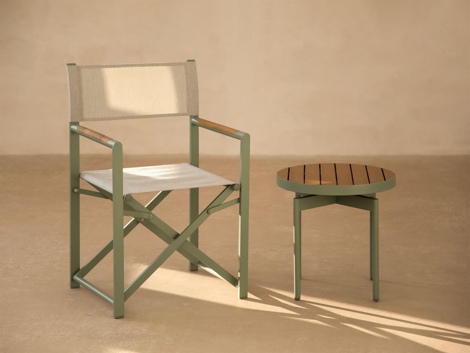 Outdoor-Seitentisch für 2 Sitzplätze, 48,5x48,5 in präsentiert im Onlineshop von KAQTU Design AG. Beistelltisch Outdoor ist von Micadoni