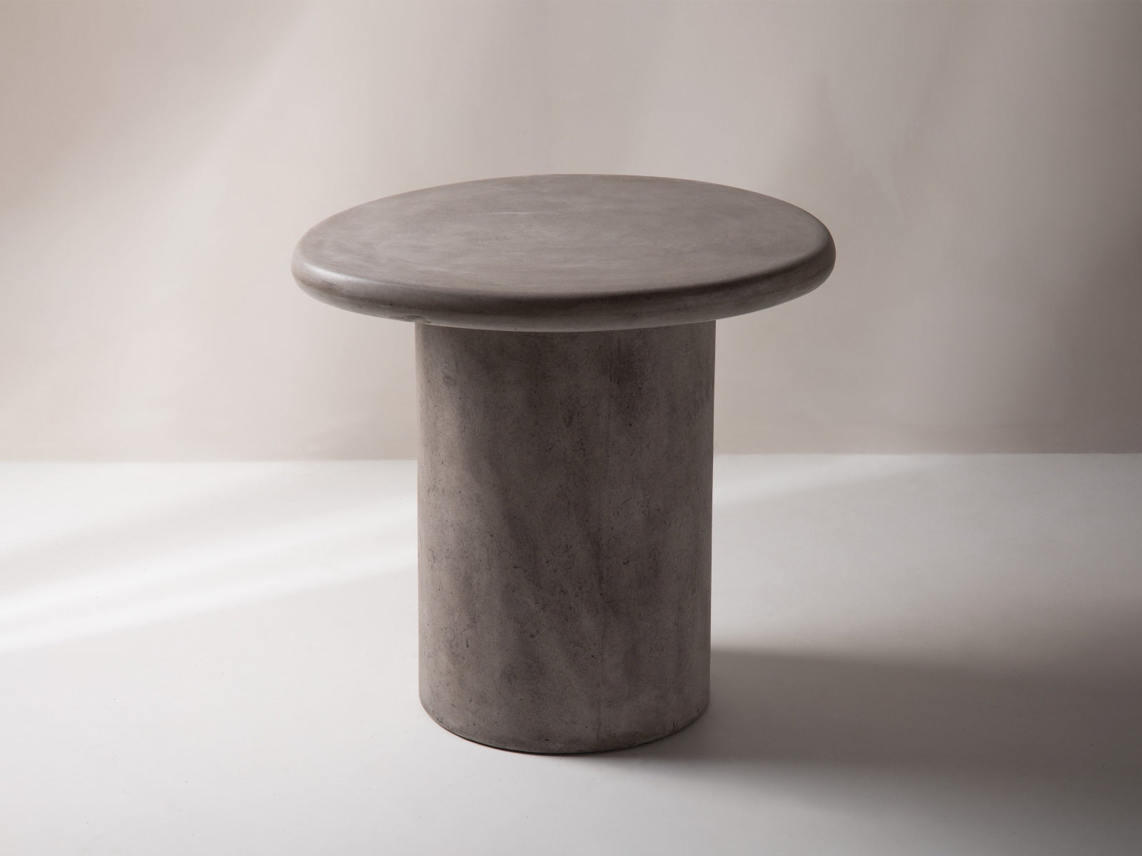 Beistelltisch Daria 55x47 in präsentiert im Onlineshop von KAQTU Design AG. Beistelltisch ist von Micadoni