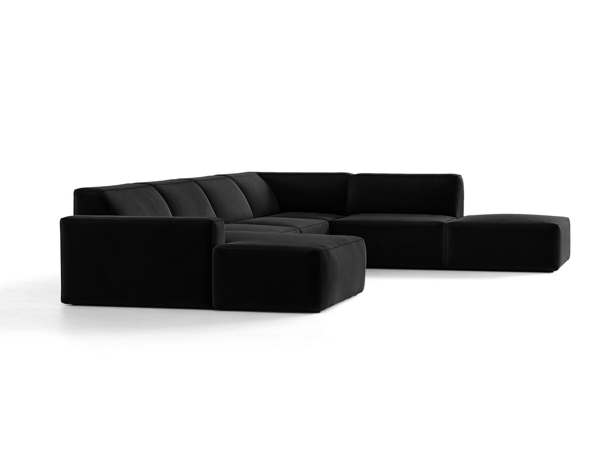 Modulares Ecksofa rechts Jodie von Micadoni in leichtem Beige mit Venus-Samtstoff, schwarzen Kunststoffbeinen und niedriger Rückenlehne.