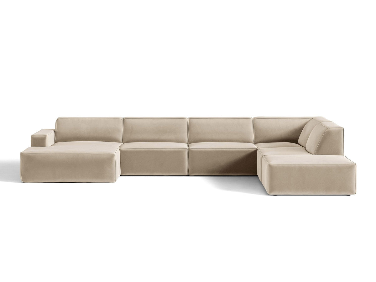 Modulares Ecksofa rechts Jodie von Micadoni in leichtem Beige mit Venus-Samtstoff, schwarzen Kunststoffbeinen und niedriger Rückenlehne.