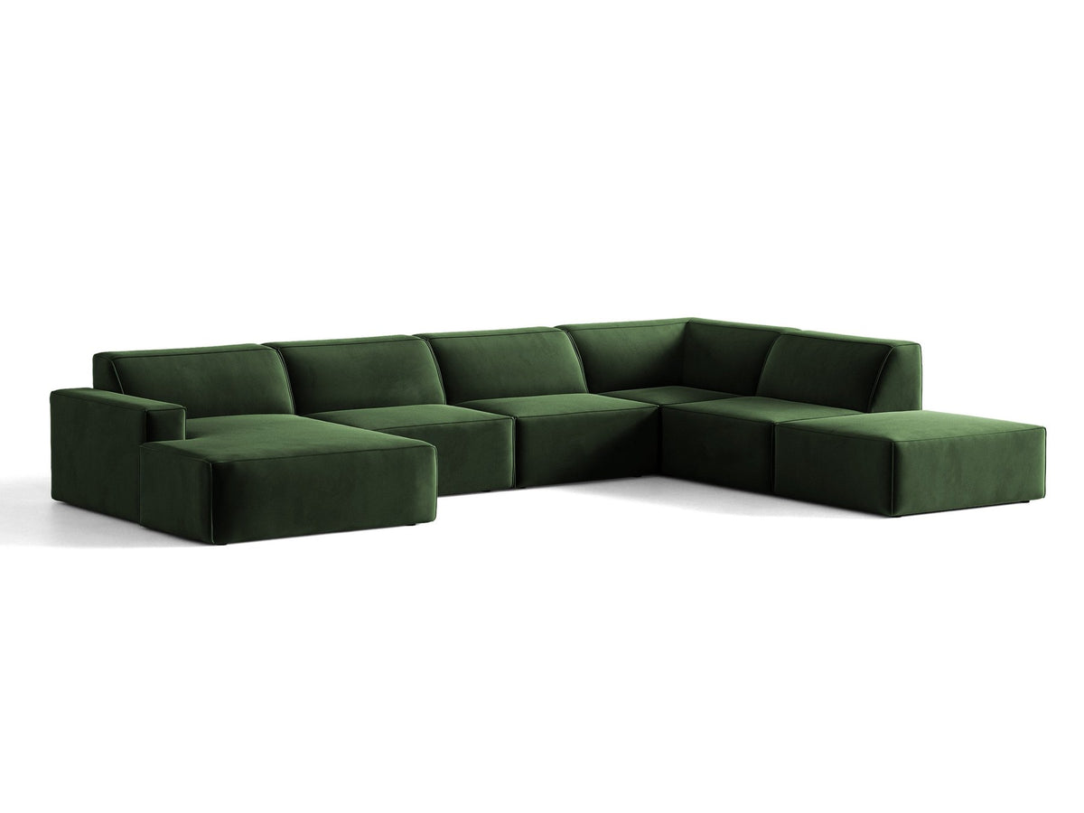 Modulares Ecksofa rechts Jodie von Micadoni in leichtem Beige mit Venus-Samtstoff, schwarzen Kunststoffbeinen und niedriger Rückenlehne.