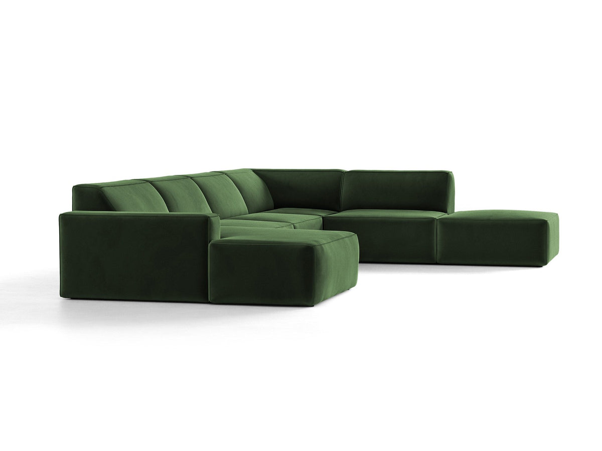 Modulares Ecksofa rechts Jodie von Micadoni in leichtem Beige mit Venus-Samtstoff, schwarzen Kunststoffbeinen und niedriger Rückenlehne.