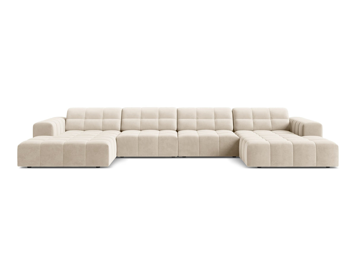 Panoramasofa Jennifer von Micadoni in leichtem Beige, grosses Ecksofa mit Stoffbezug Bluvel 22 und schwarzen Kunststoffbeinen.