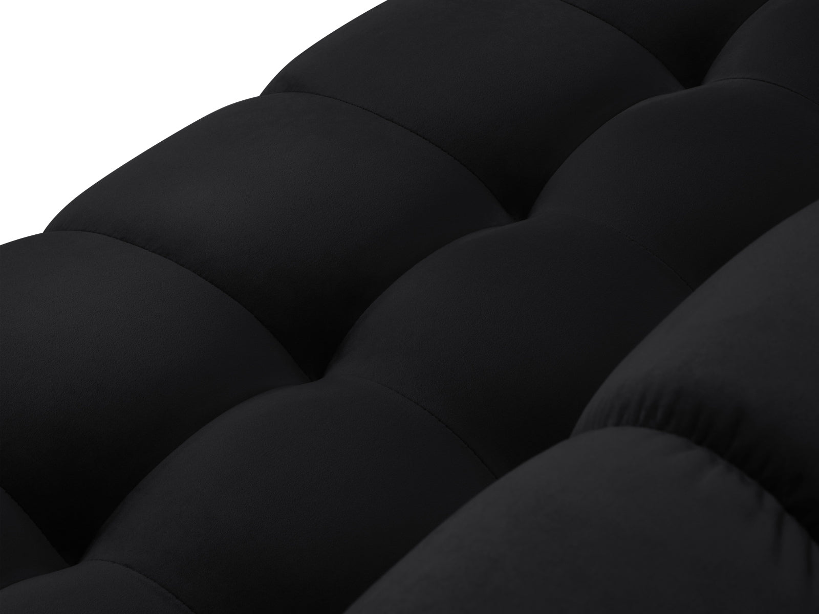 Elegantes 6-Sitzer Sofa Mamaia aus weichem Velours in klassischem Schwarz, ideal für gemütliche Abende und gesellige Zusammenkünfte.