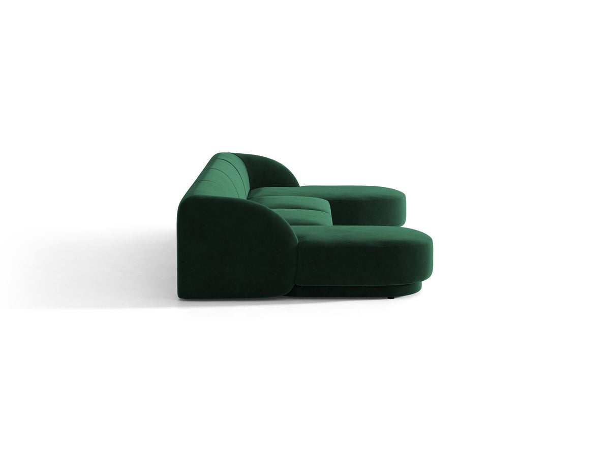 Dunkelbeiges Panorama-Ecksofa Miley von Micadoni mit Bluvel-Stoffbezug, L-Form, schwarzen Kunststoffbeinen und niedriger Rückenlehne.