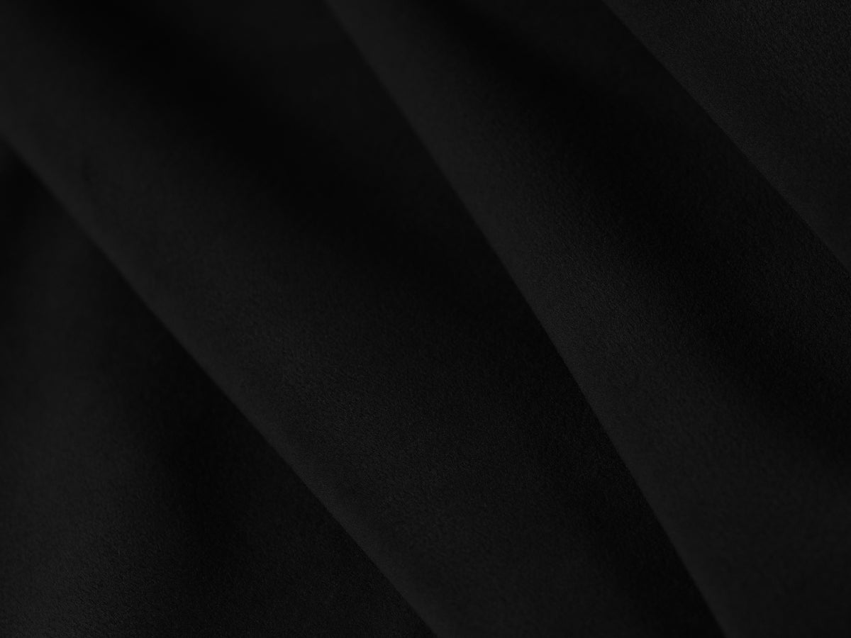 Miley Velour Panoramic Sofa 5 Sitzer in Black-Bluvel präsentiert im Onlineshop von KAQTU Design AG. 3er Sofa ist von Micadoni