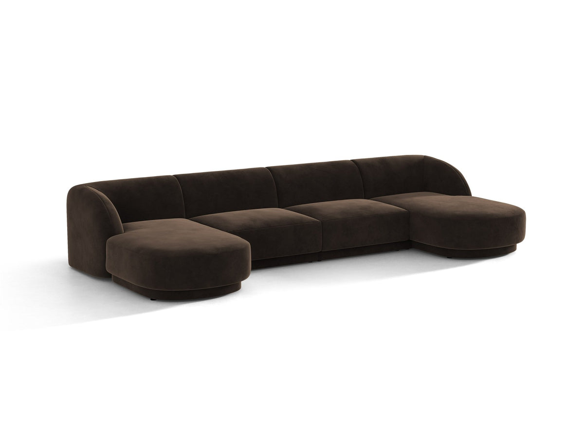 Dunkelbeiges Panorama-Ecksofa Miley von Micadoni mit Bluvel-Stoffbezug, L-Form, schwarzen Kunststoffbeinen und niedriger Rückenlehne.