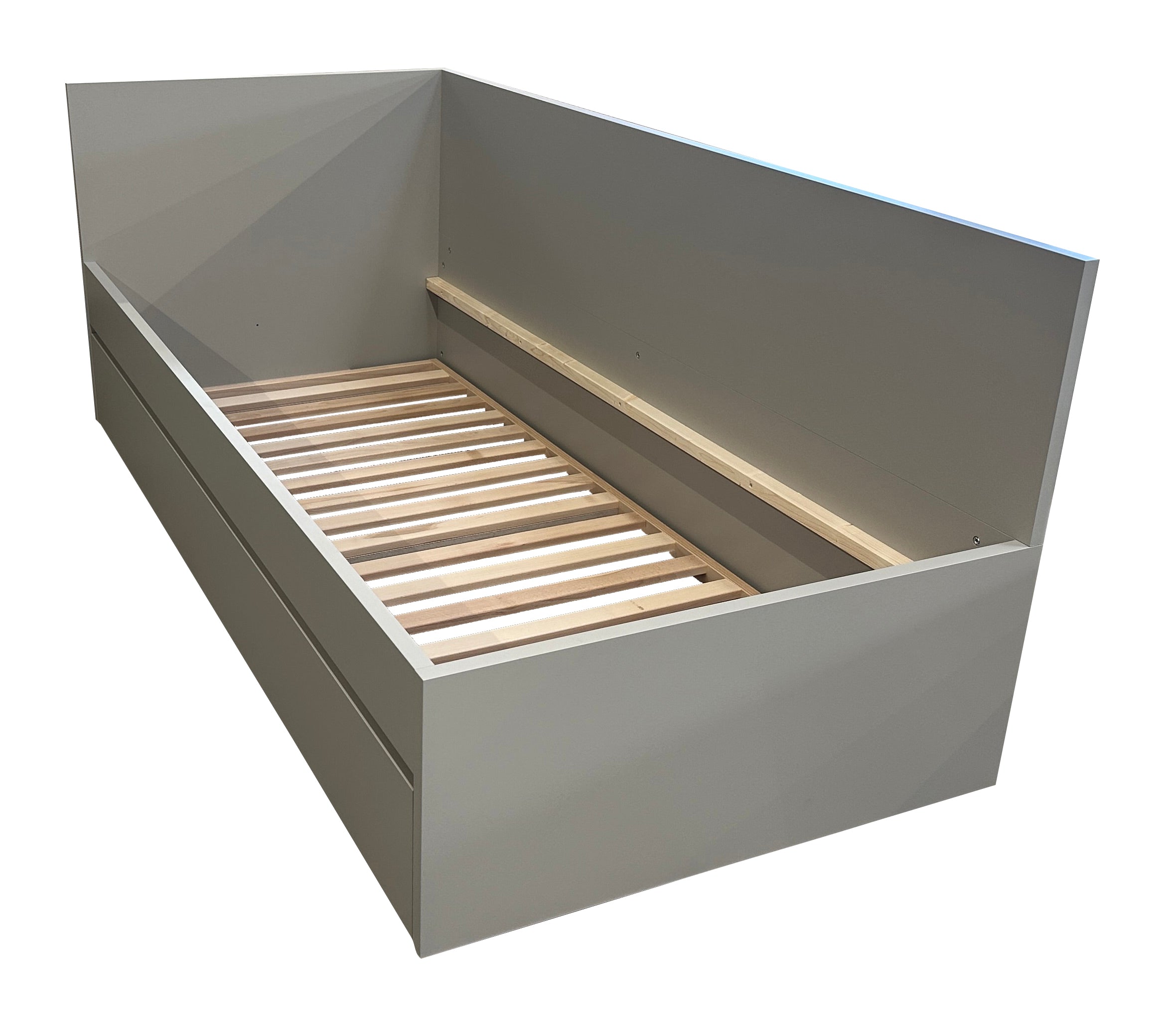 Corner Bett mit ausziehbarer Liegefläche, höhengleich 90 x 200 links in Weiss präsentiert im Onlineshop von KAQTU Design AG. Bett ist von Müller Möbelwerkstätten