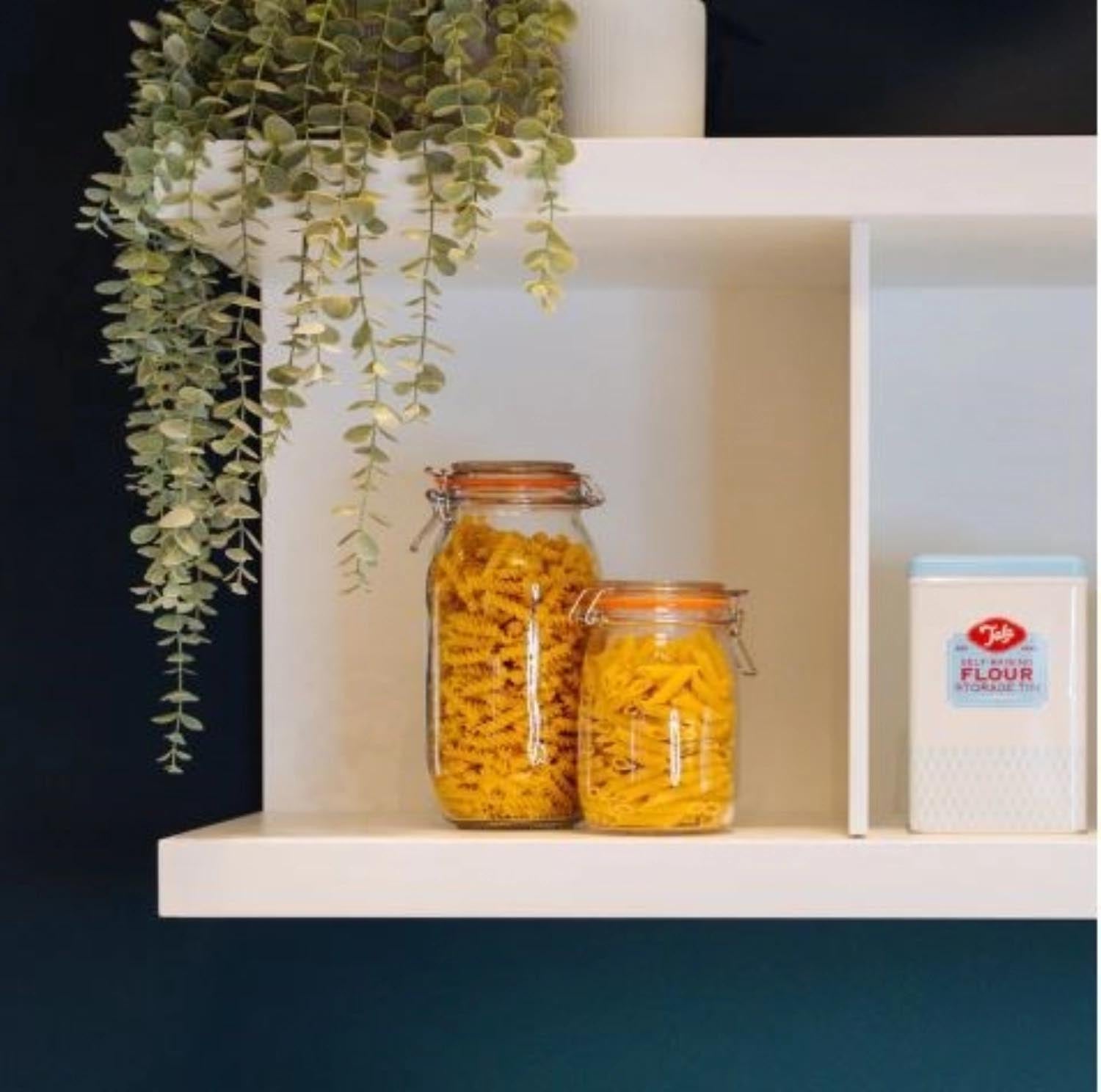 Tala 1L Aufbewahrungsglas mit Bügelverschluss, ideal für luftdichte Lagerung von Lebensmitteln, praktisch und elegant zugleich.