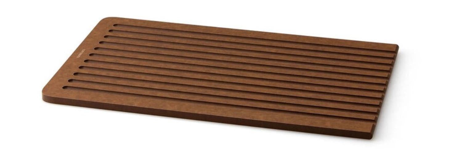 Duracore Brotschneidebrett m. Saftrille, braun 38.5x27x0.9cm in Braun präsentiert im Onlineshop von KAQTU Design AG. Schneidbrett ist von Continenta