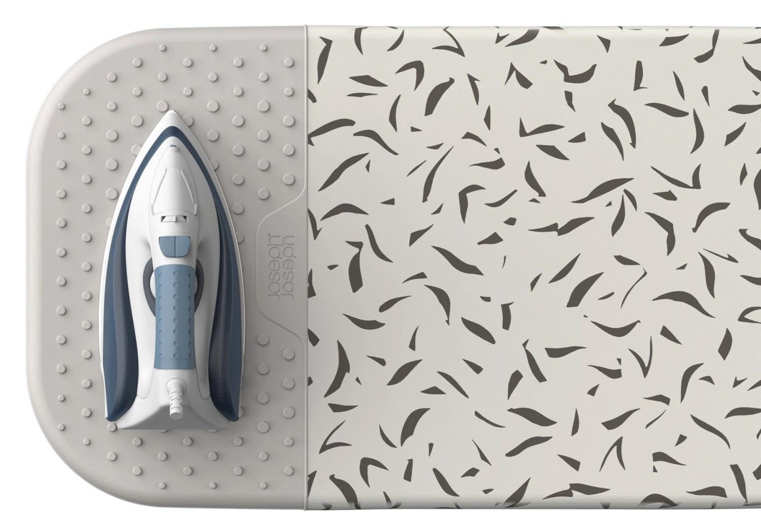 Das Glide Plus Bügelbrett von Joseph Joseph bietet modernes Design und praktische Funktionen für müheloses Bügeln.