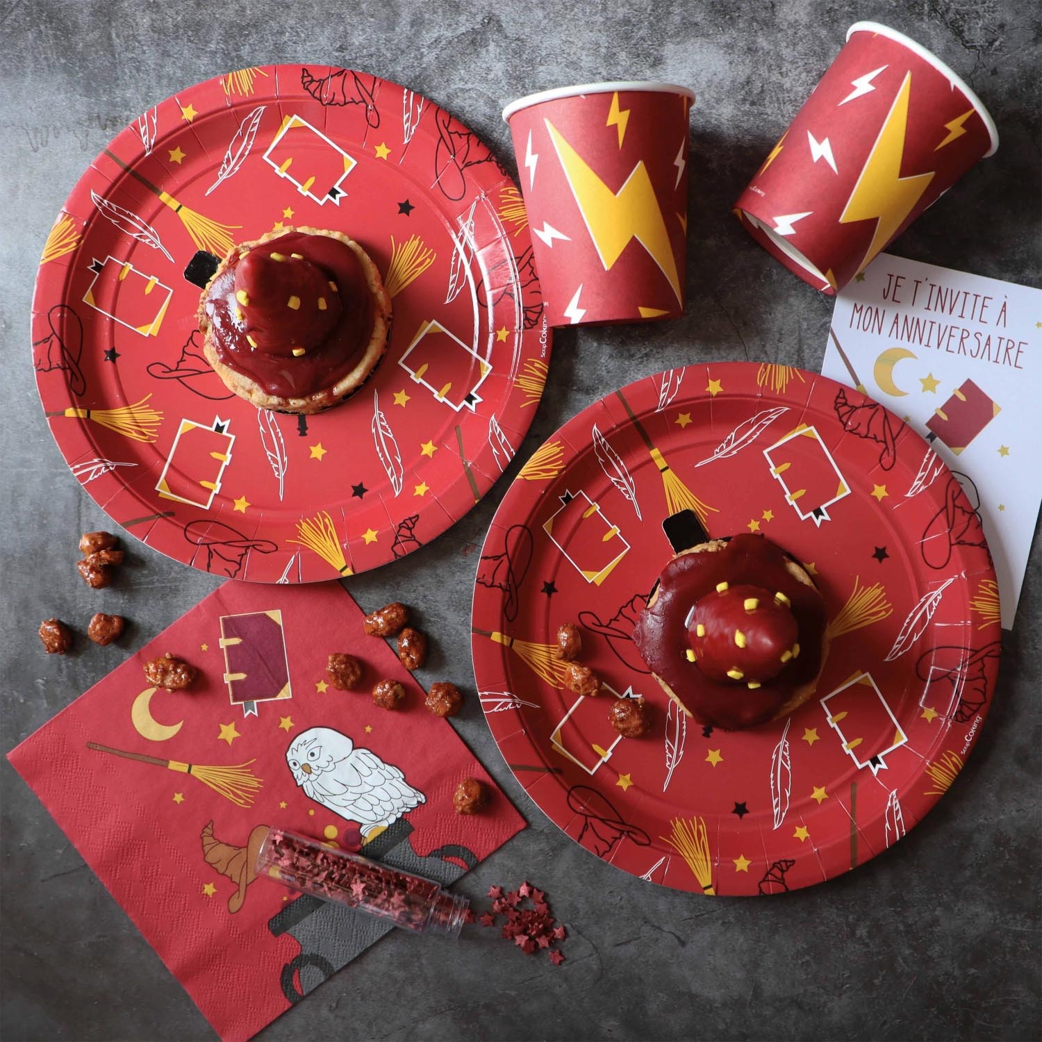 Set mit 8 Papptellern, 23 cm Durchmesser, mit magischem Design, perfekt für zauberhafte Feiern. Von Scrap Cooking.