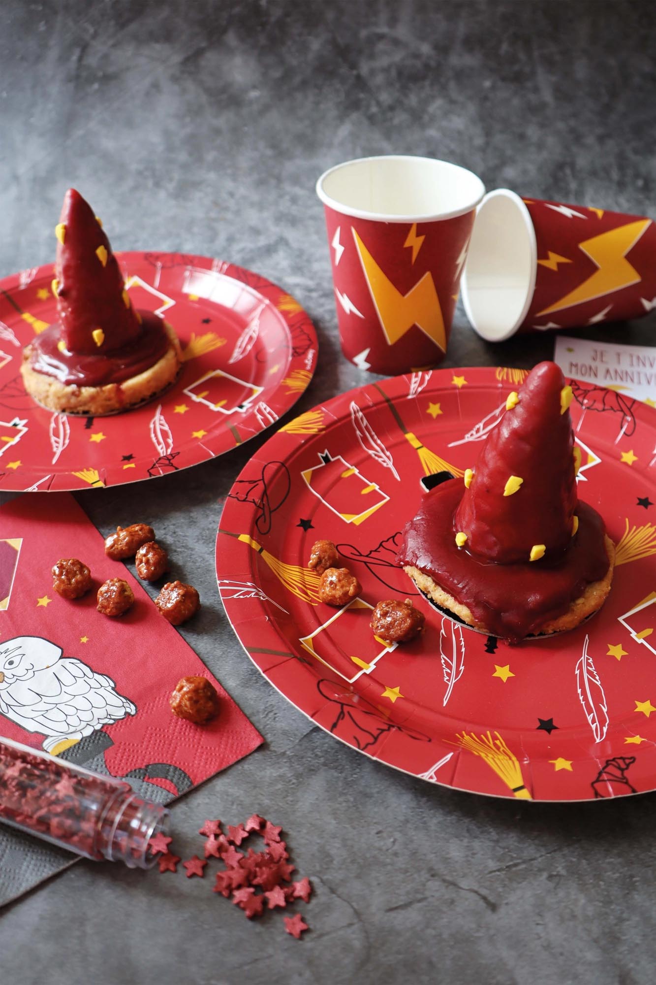 Set mit 20 Papierservietten, Motiv Zauberei, Grösse 33x33cm, ideal für magische Anlässe und kreative Tischdekoration.