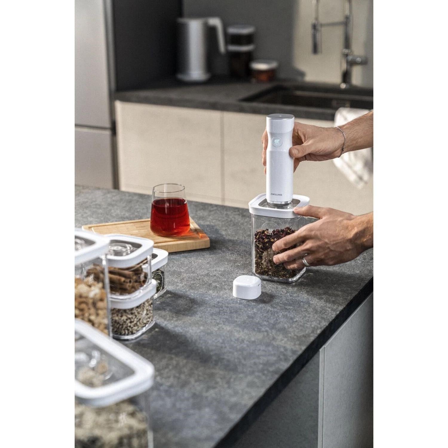 Zwilling Cube Box 2S, 825ml, transparent-weiss, 15.2x10.7x10.7cm, ideal für frische und platzsparende Lebensmittelaufbewahrung.