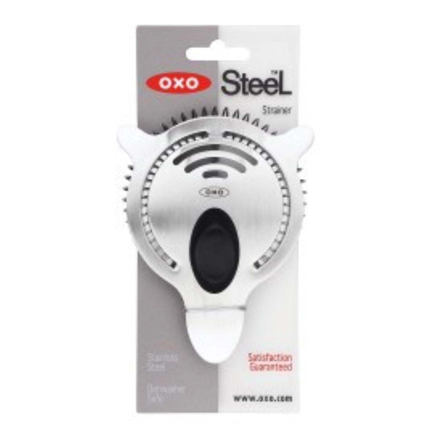 Das OXO Good Grips Steel Cocktail Sieb aus Edelstahl sorgt für präzises Abseihen und liegt dank ergonomischem Griff perfekt in der Hand.