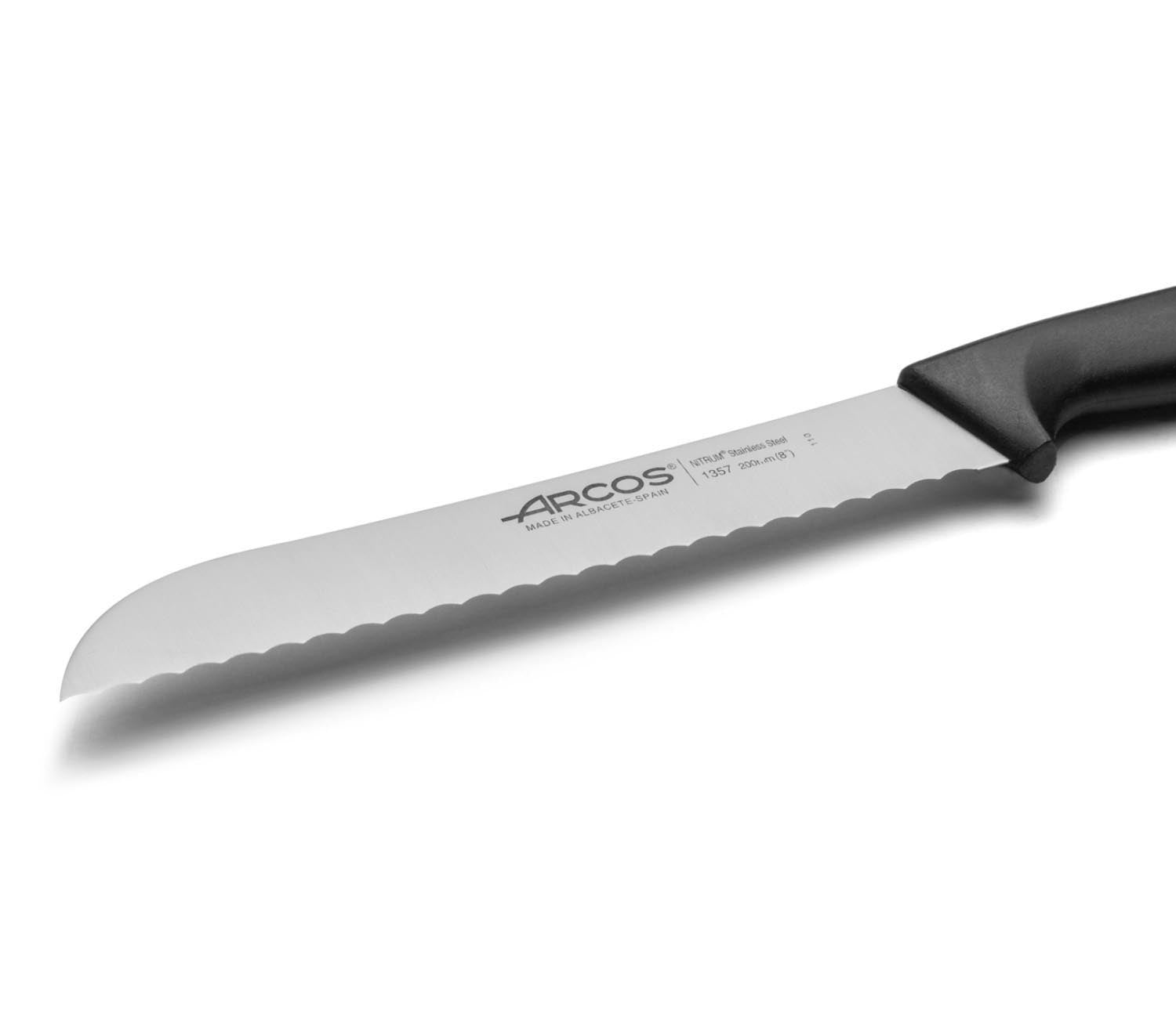 Das Arcos Niza Brotmesser mit 20 cm Klinge und robustem Kunststoffgriff sorgt für präzises Schneiden und optimalen Küchenkomfort.
