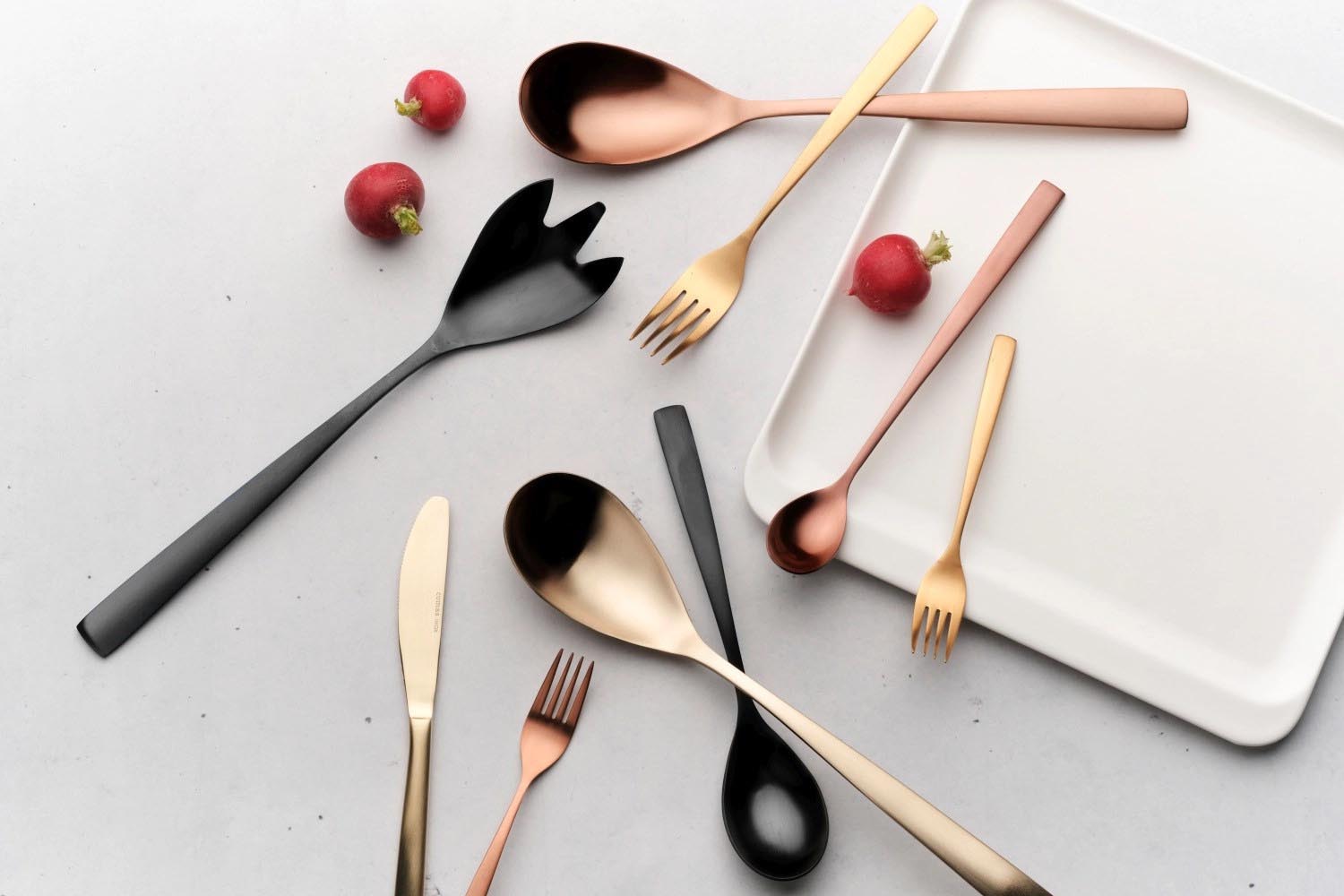 Elegante Dessertgabel Barcelona in edlem Champagne-Matt, ideal für süße Leckereien und besondere Anlässe, hergestellt von Comas.