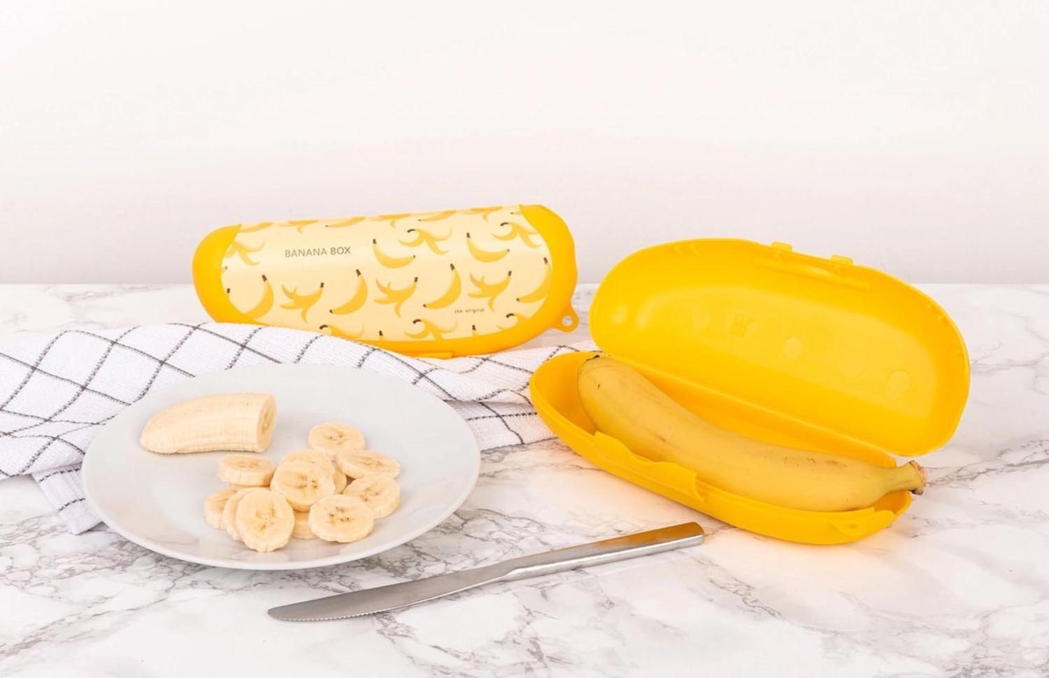 Praktische gelbe Bananenbox von Amuse, 223x90x50 mm, ideal für den sicheren Transport und die Aufbewahrung von Bananen.