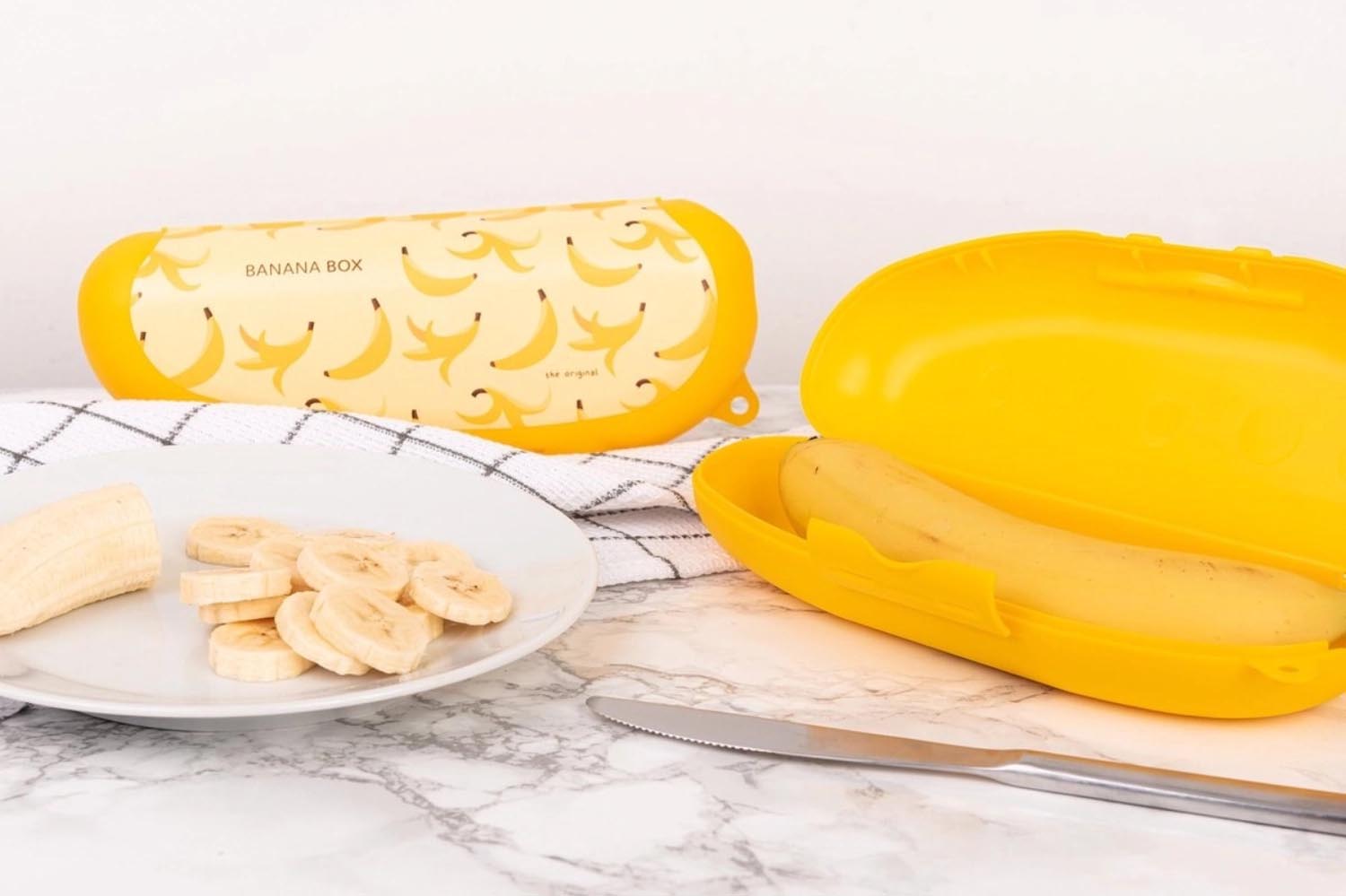 Gelbe Bananenbox von Amuse, 223x90x50 mm, perfekt für den Schutz und Transport von Bananen, praktisch und robust.