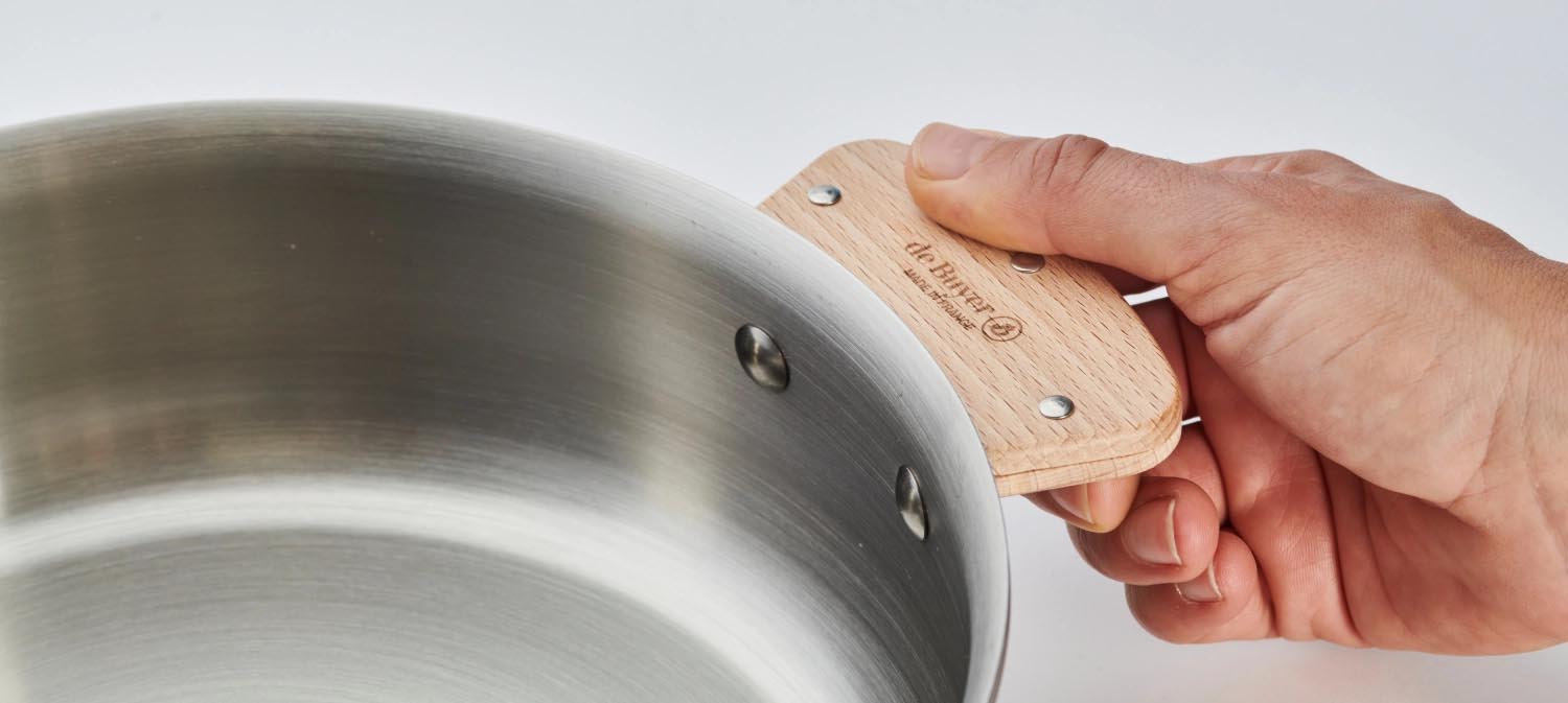 Elegantes 2er Set abnehmbarer Griffe aus Buchenholz von de Buyer, ideal für Alchimy Loqy Pfannen.