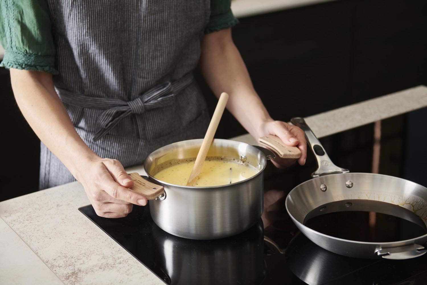 2er Set abnehmbare Griffe aus Buchenholz, passend für Alchimy Loqy Pfannen von de Buyer, stilvoll und funktional.