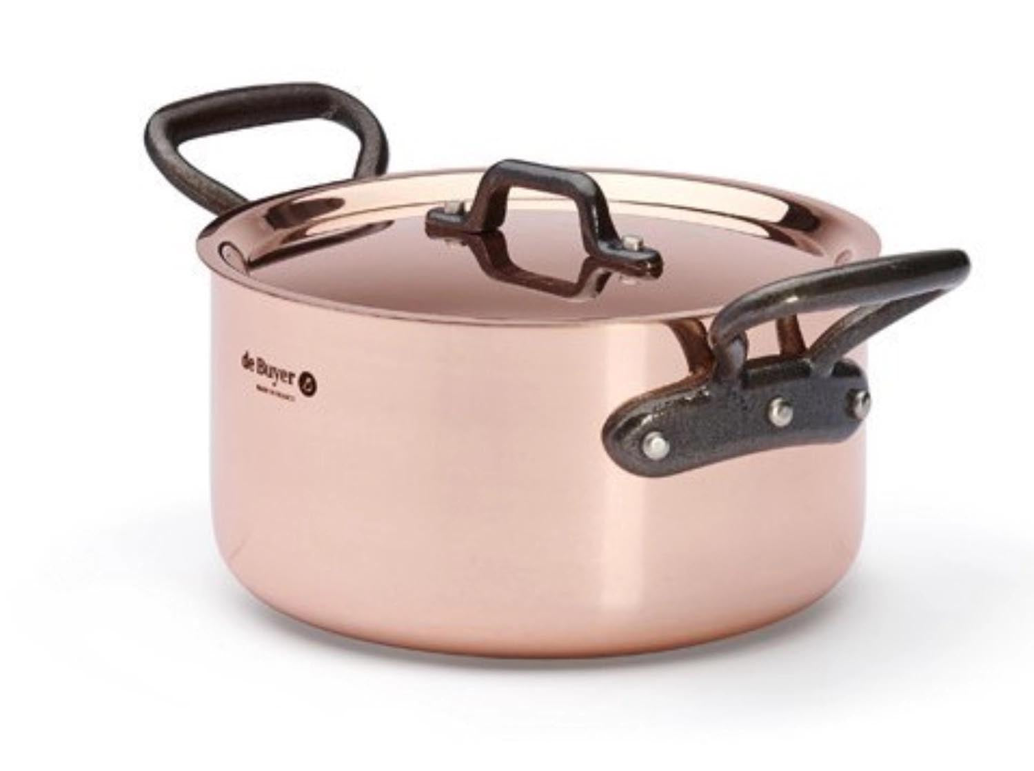 Eleganter 20cm Kupfer-Bratentopf mit Deckel, induktionsgeeignet, von de Buyer. Perfekt für präzises Kochen und stilvolle Küchen.