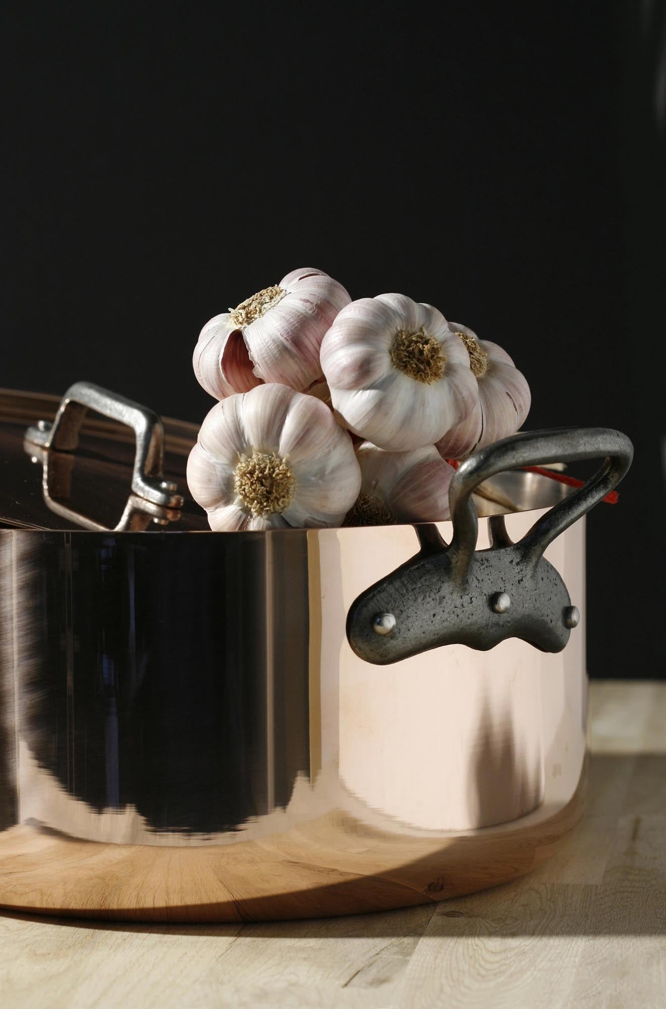 Hochwertiger 28cm Kupfer-Bratentopf von de Buyer mit Deckel, geeignet für Induktion, für exzellente Kochergebnisse.