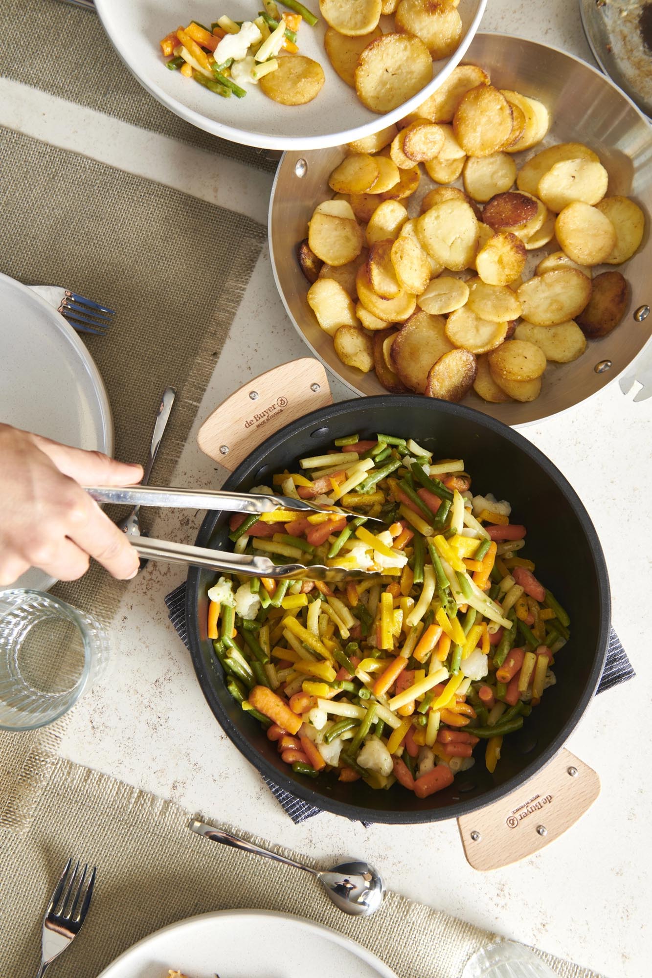 Die Choc Extreme Loqy Sauteuse von de Buyer, 24cm, aus Aluguss mit Antihaft, sorgt für gleichmässiges Garen und hohen Kochkomfort.