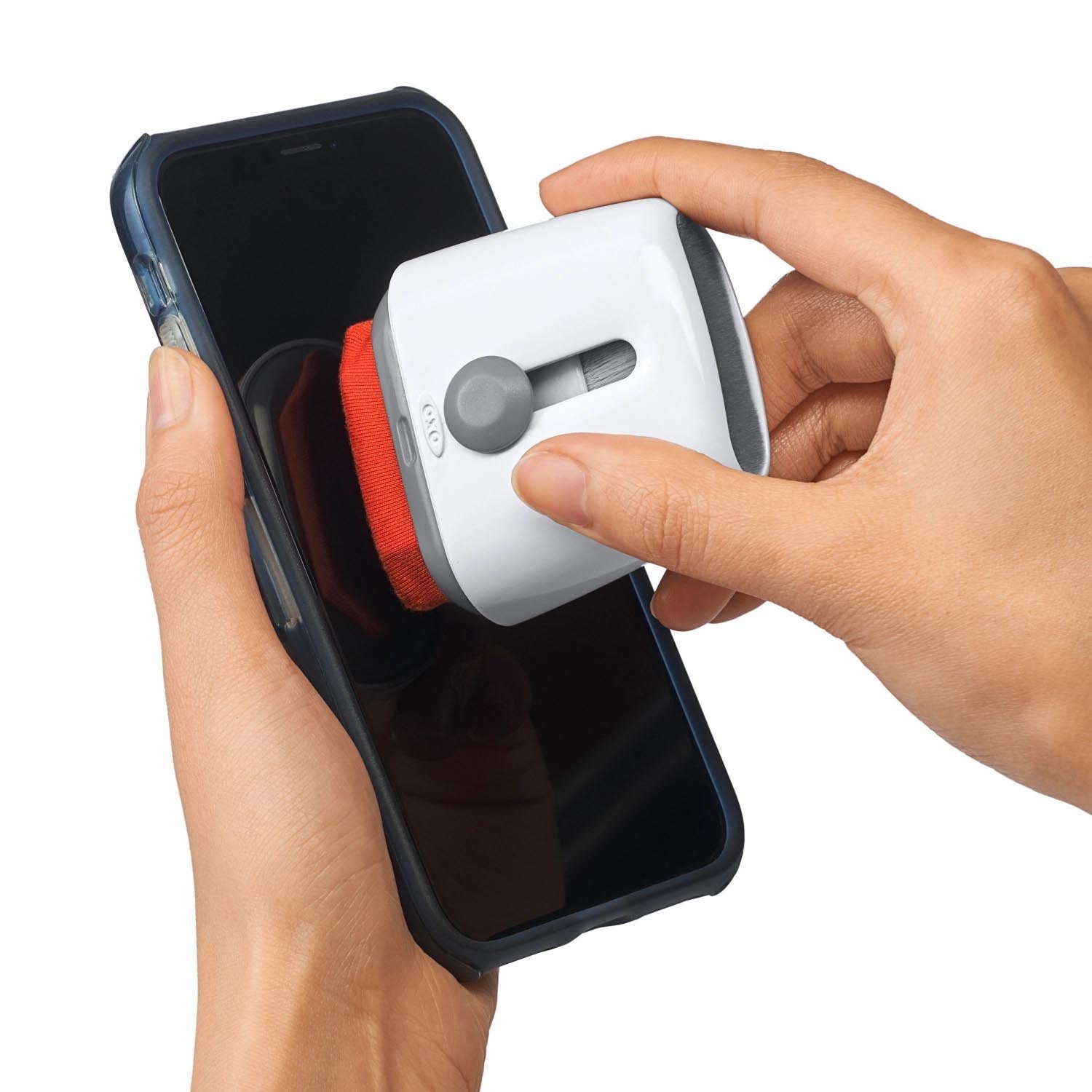 Praktischer OXO Laptop-Reiniger mit Bürste und Wischer, perfekt für die gründliche Pflege von Tastaturen und Bildschirmen.