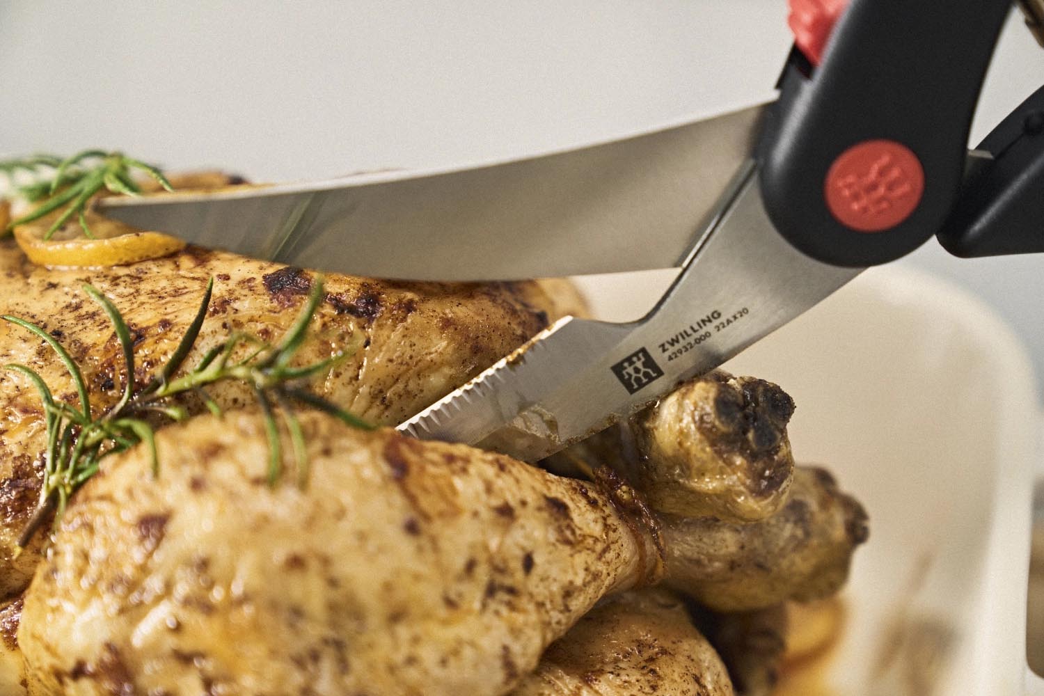 Zwilling Geflügelschere, 25 cm, schwarz, ergonomisch, robust, langlebig, ideal für präzises Schneiden von Geflügel und Knochen.