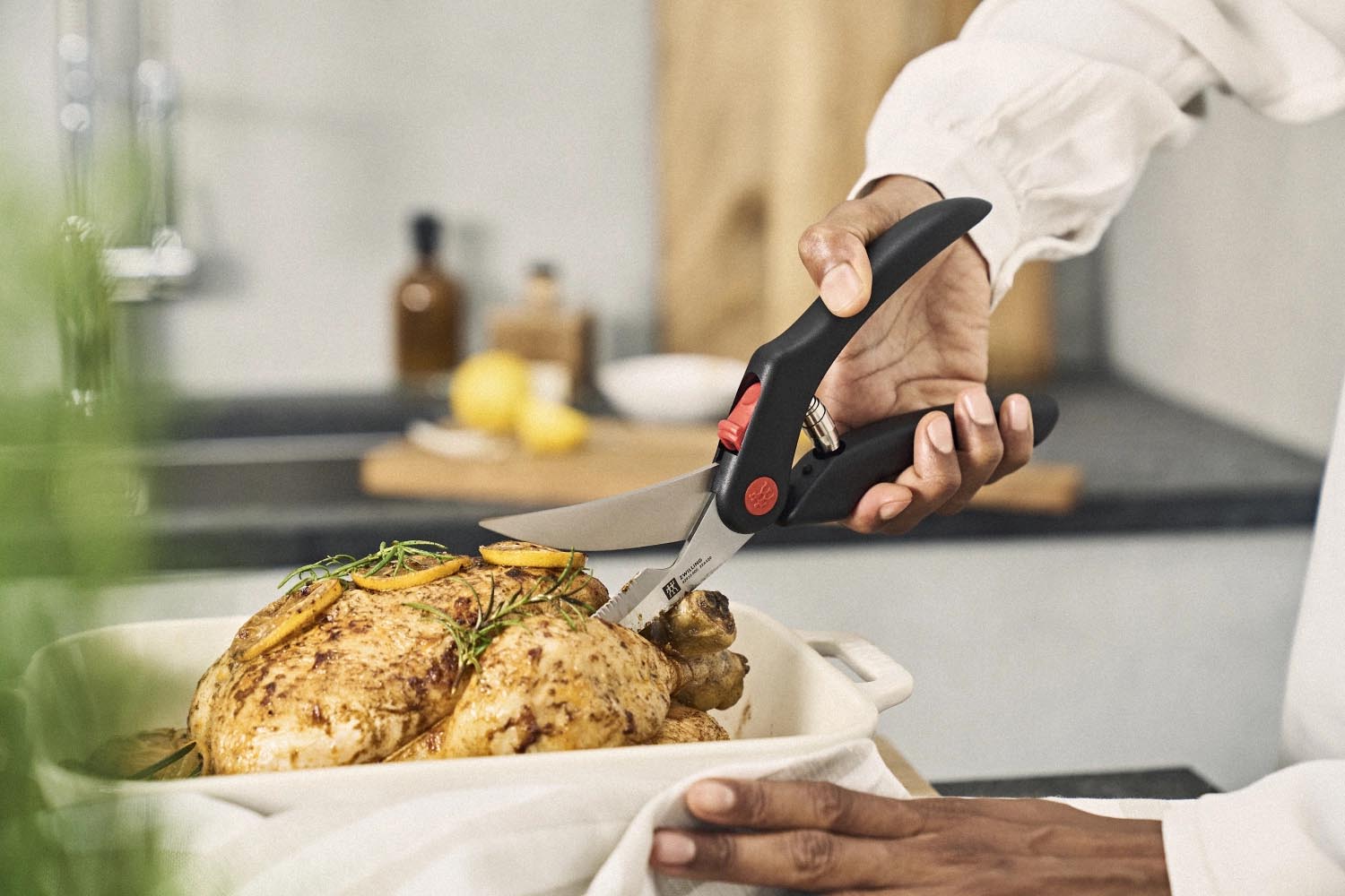 Geflügelschere von Zwilling, 25 cm, schwarz, ergonomisch, robust, langlebig, ideal für präzises Schneiden von Geflügel und Knochen.