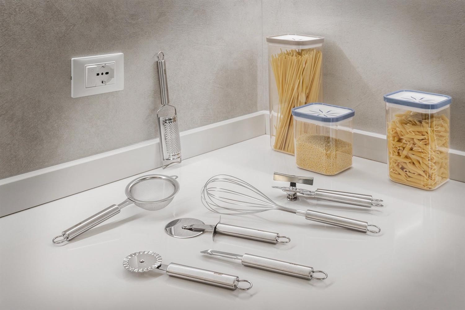 Der Daily Home Käsehobel von Abert, 23 cm, überzeugt durch präzises Hobeln, ergonomische Handhabung und hochwertige Verarbeitung.