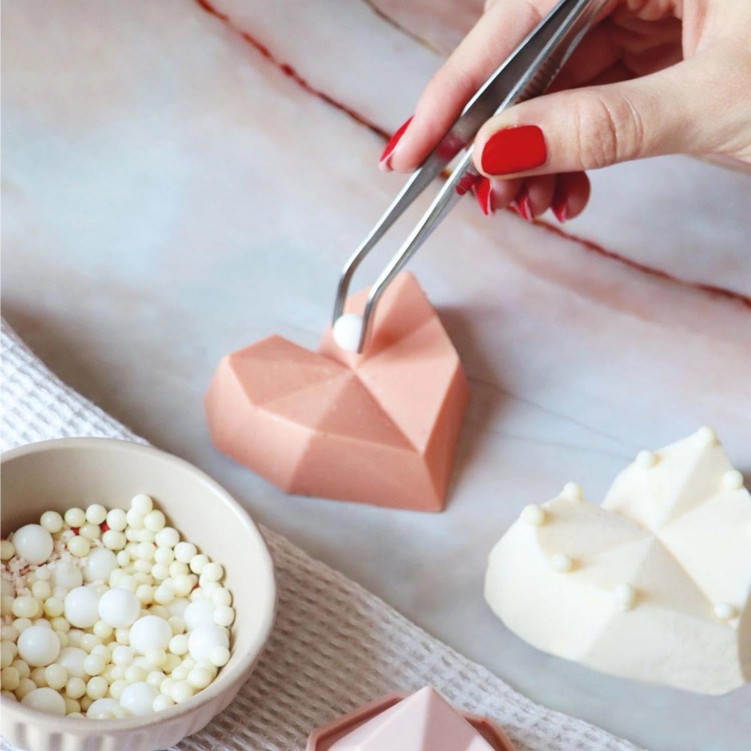 Edelstahl-Dressierzange, 16 cm, perfekt für präzise Dekorationen und filigrane Arbeiten in der Küche oder beim Backen.