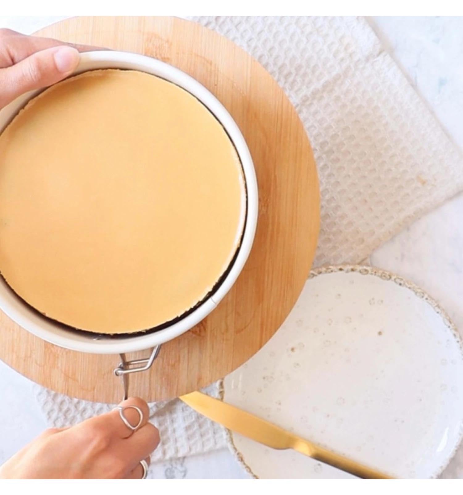 Antihaftbeschichtete Springform 18 cm von Scrap Cooking, ideal für Backen von Kuchen und Torten, robust und leicht zu reinigen.