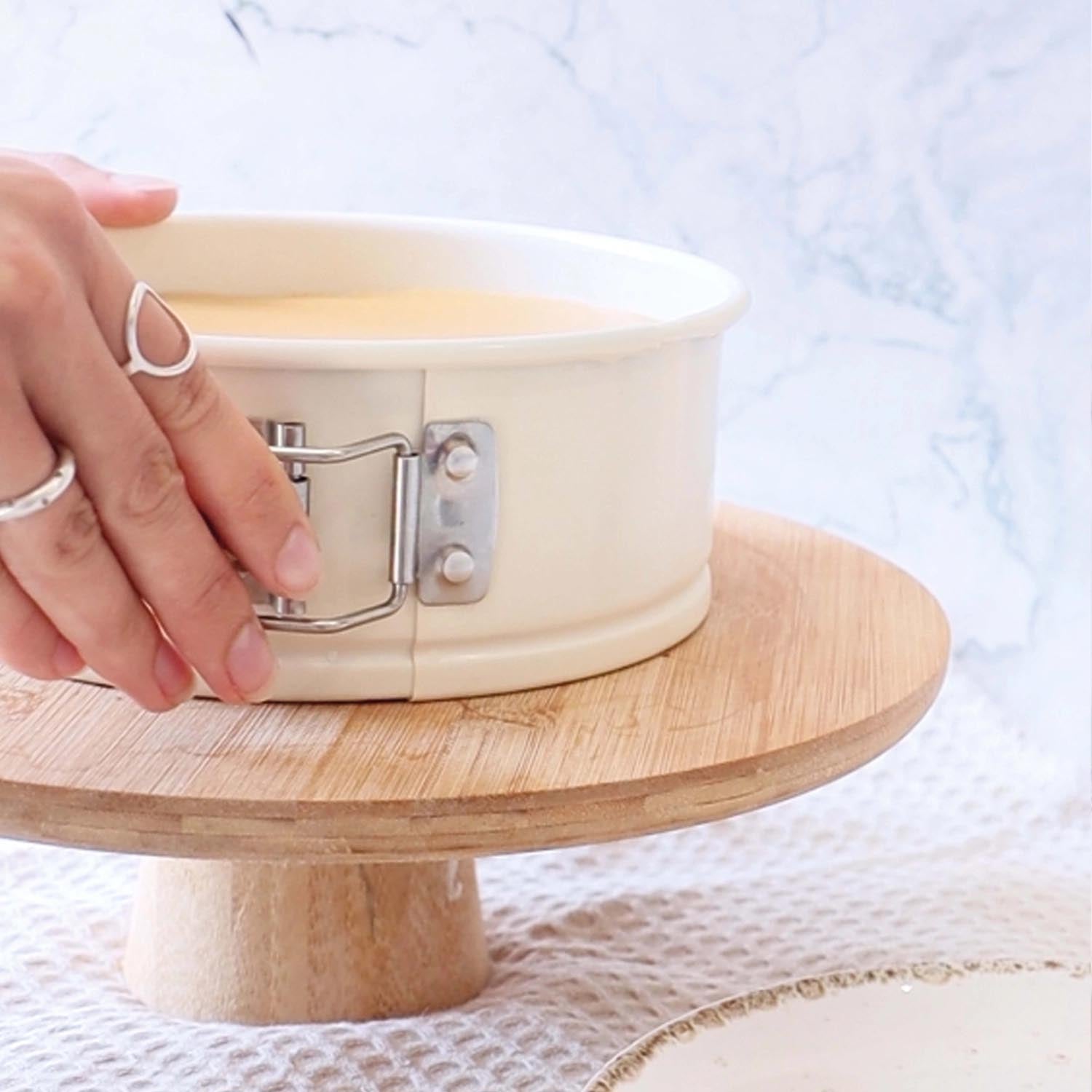 Antihaftbeschichtete Springform von Scrap Cooking, 20 cm Durchmesser, ideal für Kuchen und Torten, leicht zu reinigen.