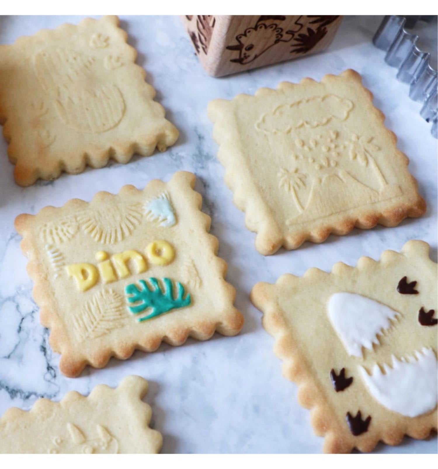 Kreativer Dino-Cookie-Stempel und Ausstecher von Scrap Cooking – ideal für einzigartige Plätzchen mit Dinosaurier-Motiven.