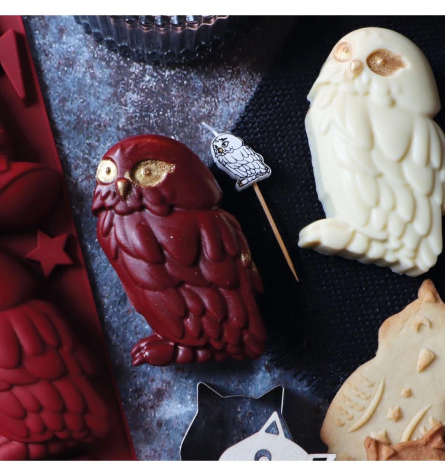 Kreieren Sie fantasievolle Backwerke mit der vielseitigen, hitzebeständigen Silikonbackform von Scrap Cooking, leicht zu reinigen.