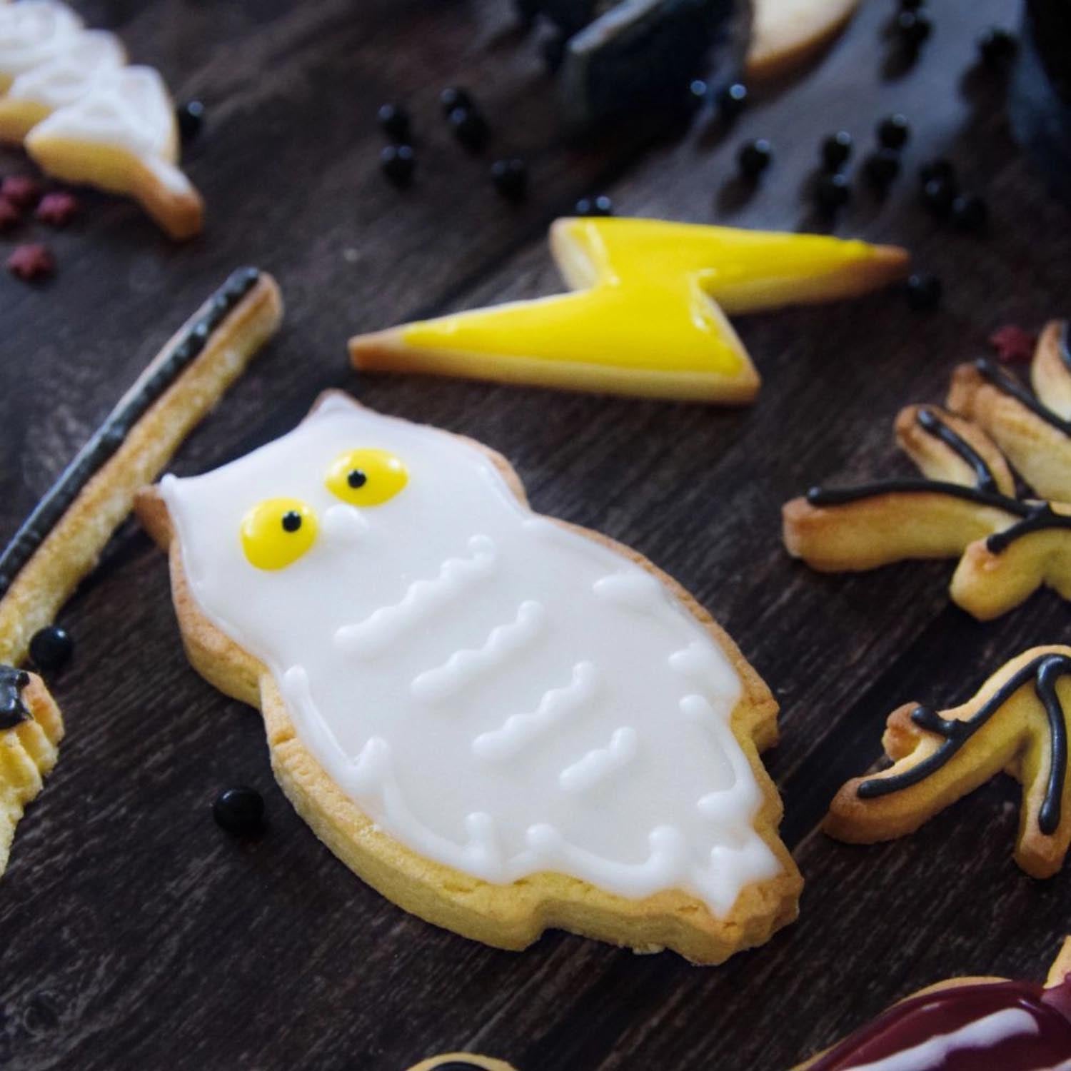 Zaubern Sie magische Backkreationen mit dem 4-teiligen Ausstechformen-Set von Scrap Cooking – ideal für kreative Dekorationen.