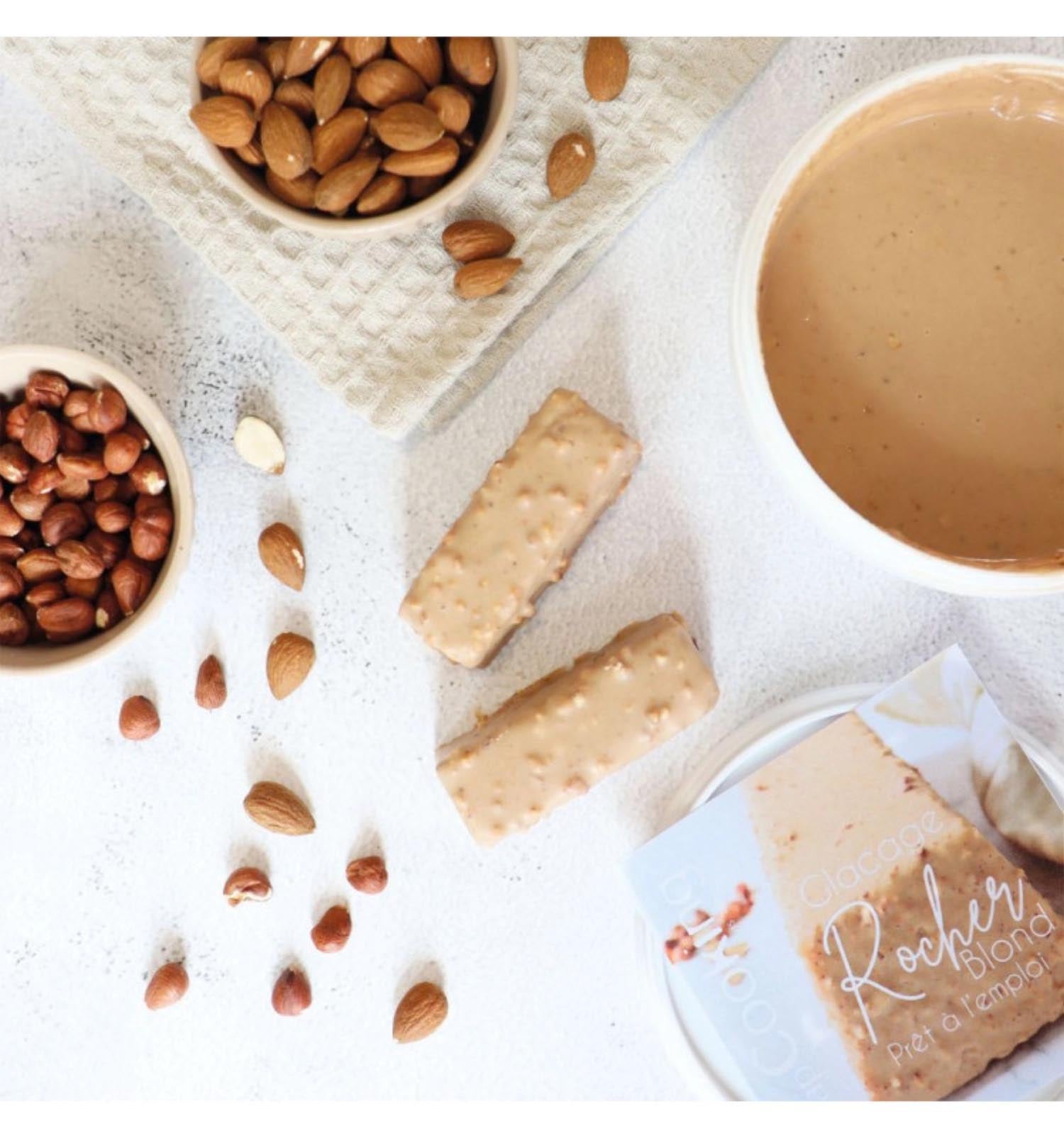 Gebrauchsfertiger Zuckerguss mit Blond Schokolade, ideal für Desserts. Perfekt für kreative Backideen, 400g Packung.