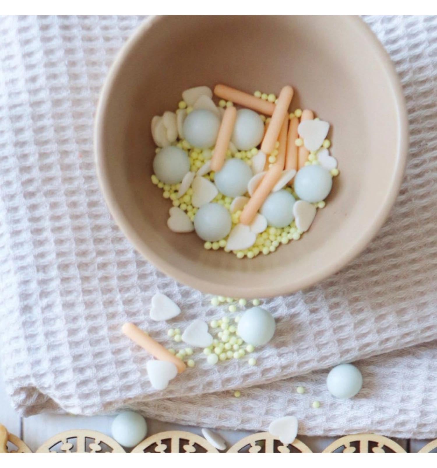 Buntes 4er Set Zuckerstreusel Mix von Scrap Cooking, ideal für Osterdekorationen auf Kuchen, Torten und Gebäck.