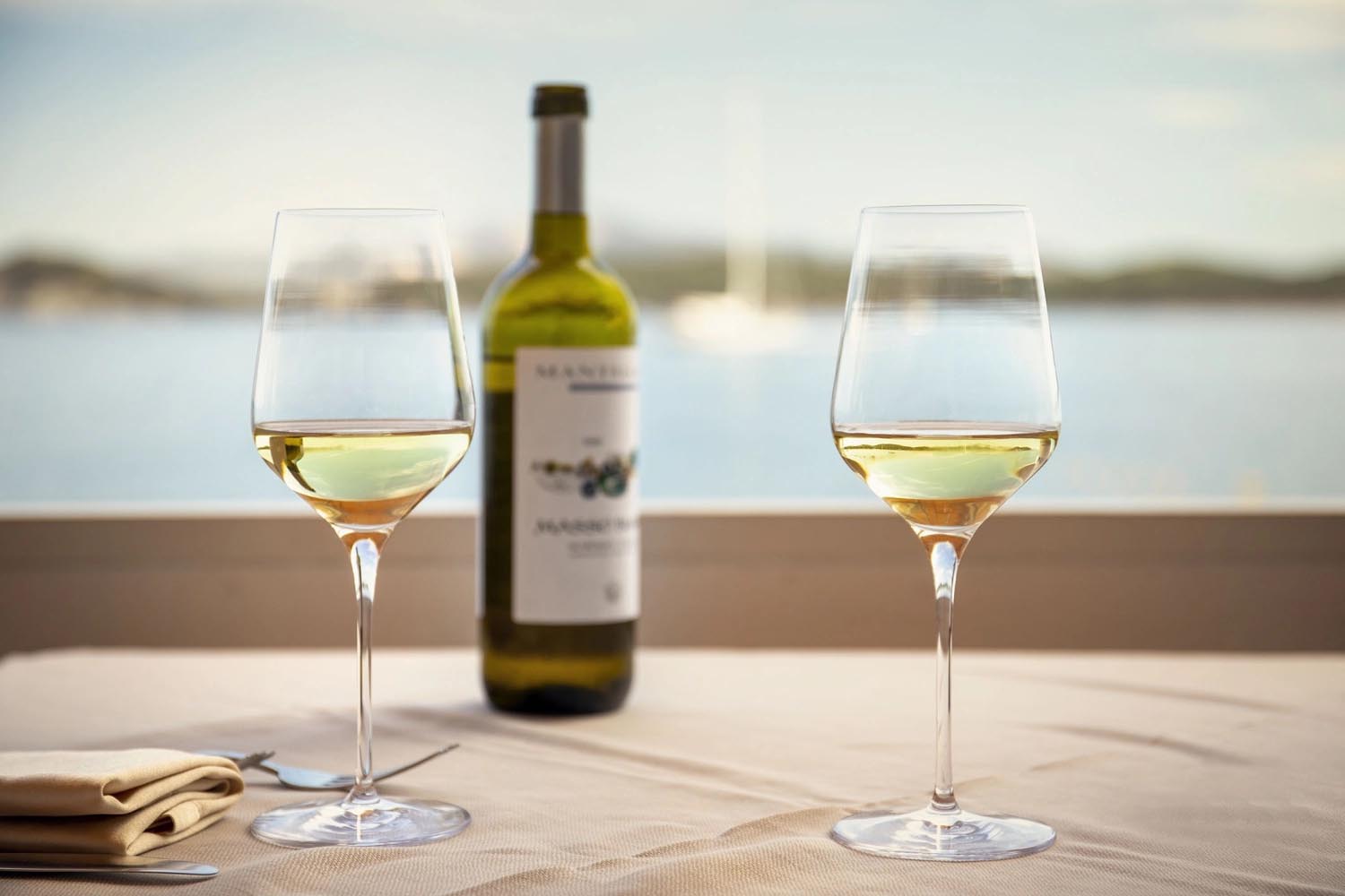 Elegantes 6er Set Weissweinkelche STARlight von Stölzle, 22,5 cm hoch, 41 cl, ideal für stilvollen Weissweingenuss und Tischambiente.