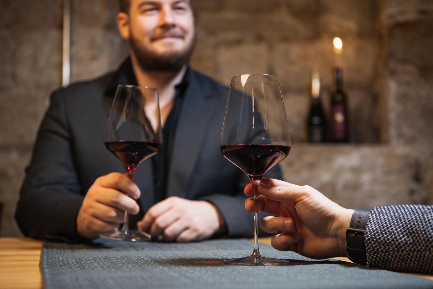 6er Set STARlight Bordeauxkelche von Stölzle, 67.5 cl, 25.5 cm hoch, perfekt für stilvollen Rotweingenuss.