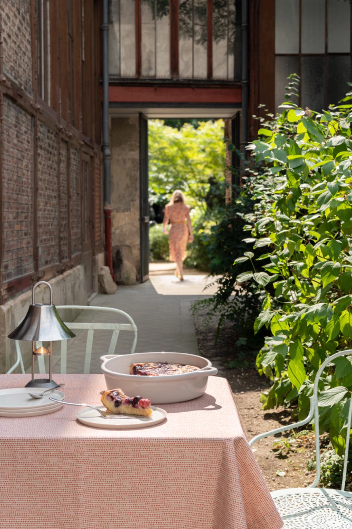 Runde Auflaufform (31 cm) in edlem Alabasterweiss von Revol, perfekt für stilvolles Backen und Servieren.