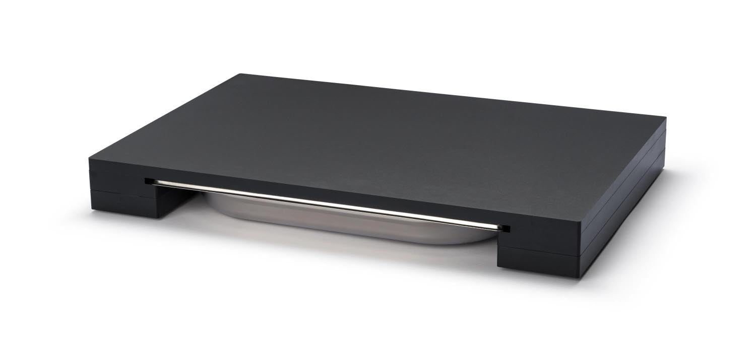 Praktisches Schneidebrett aus Holz mit integrierter Schublade, Masse 48x32.5x5cm, ideal für effizientes Arbeiten in der Küche.