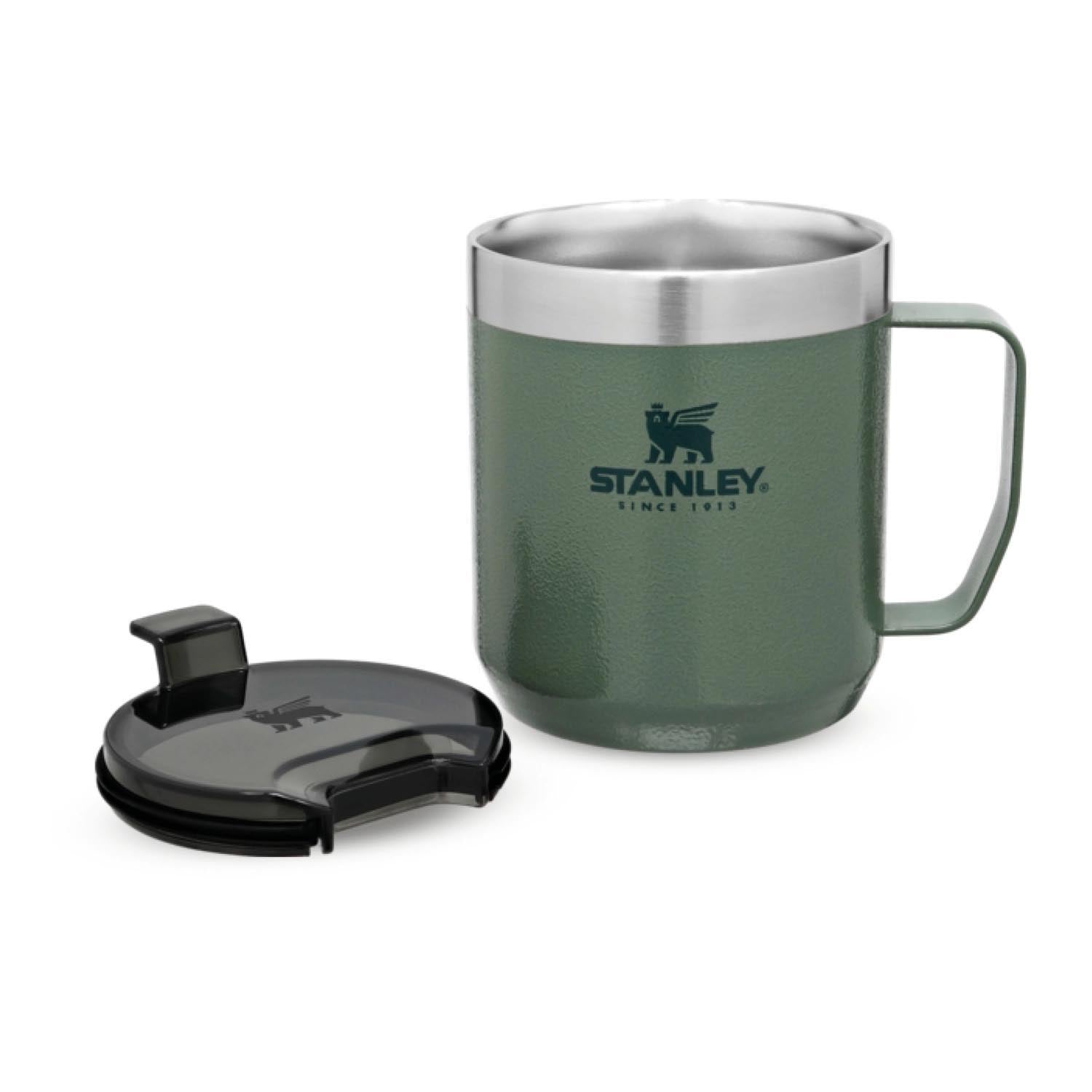 Stanley Everyday Camp Mug 0.35l in Hammertone Green, perfekt für Outdoor, hält Getränke warm oder kalt, robust, langlebig und stilvoll.