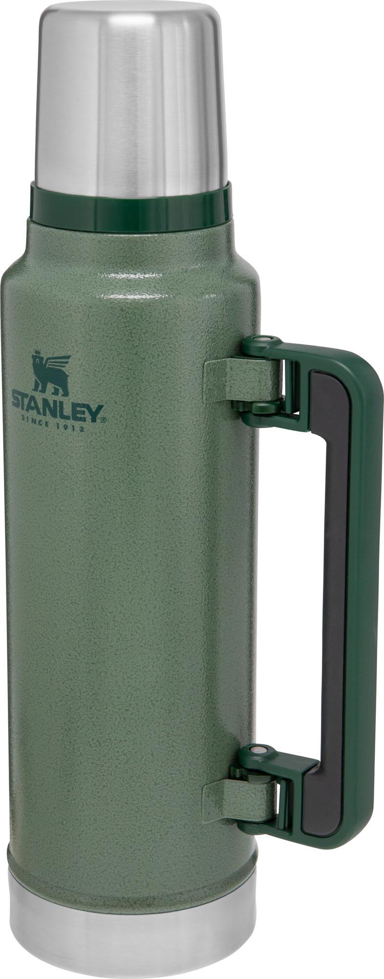 Die Stanley Legendary Classic 1.4L Flasche in Hammertone Green ist robust, isolierend und ideal für Abenteuer und Alltag.