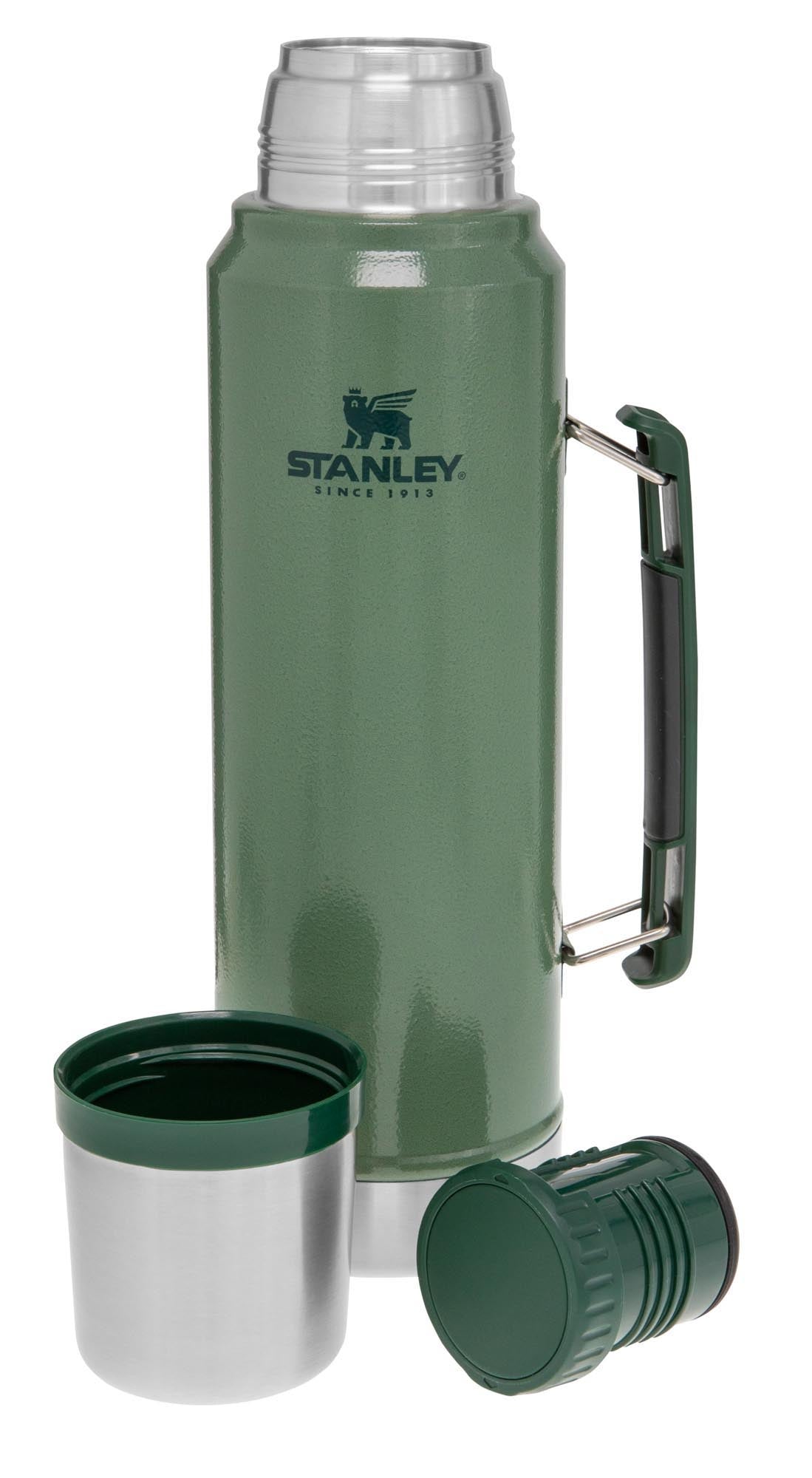 Die Stanley Legendary Classic 1.0l Flasche in Hammertone Green hält Getränke lange heiss oder kalt und ist ideal für Abenteuer und Outdoor.