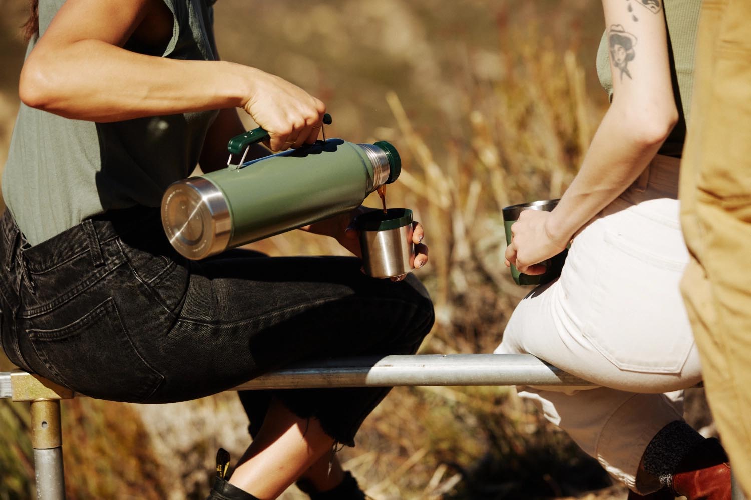 Die Stanley Legendary Classic 1.0l Flasche in Hammertone Green bietet langlebige Isolierung und ist perfekt für Outdoor-Aktivitäten.